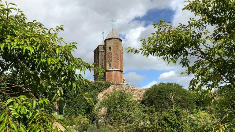 Discover Britain’s Most Beautiful Secret Gardens: Hidden Gems for Nature Lovers